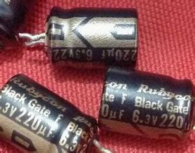 黑金剛電容的工作原理和電壓放大機(jī)制是什么？